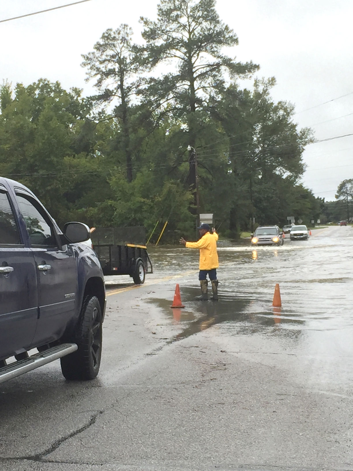 Eutawville mayor directs traffic on Sunday